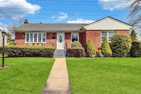 70 Martin Rd N, Bethpage, NY 11714