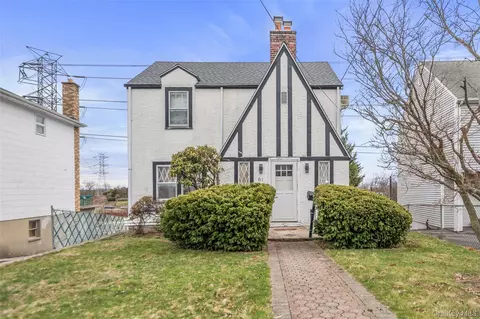 61 Roundhill Dr, Yonkers, NY 10710