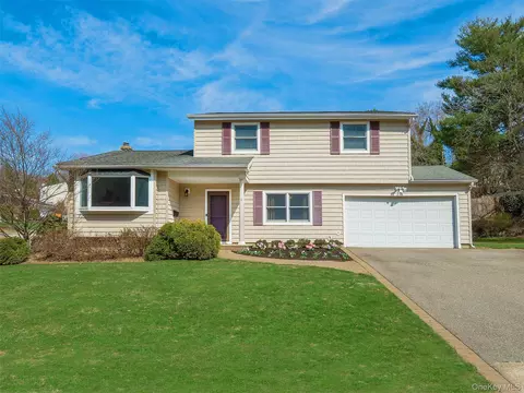 1 Deusenberg Dr, East Norwich, NY 11732