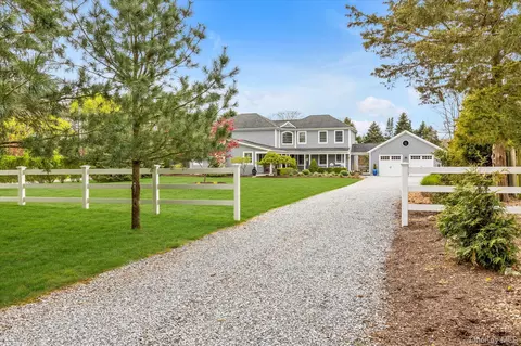 25 Lighthouse Rd, Southold, NY 11971