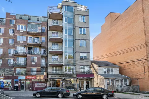 31-18 Union St #3A, Flushing, NY 11354