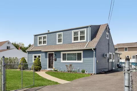 1326 4th St, West Babylon, NY 11704