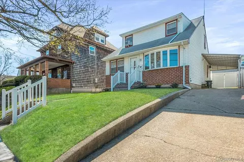 451 Nassau Blvd, North Hempstead, NY 11596