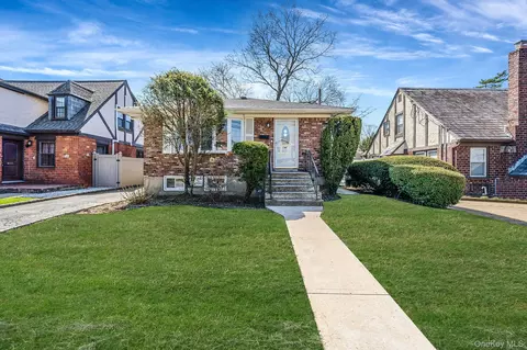 828 Barth Dr, Baldwin, NY 11510