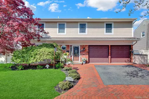 3014 Davis Pl, Oceanside, NY 11572