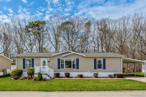 638 Fresh Pond Ave #343, Calverton, NY 11933