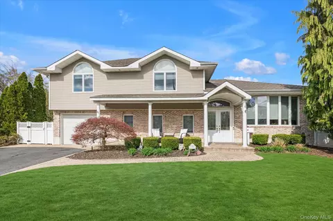 340 Woodbridge Ln, Jericho, NY 11753