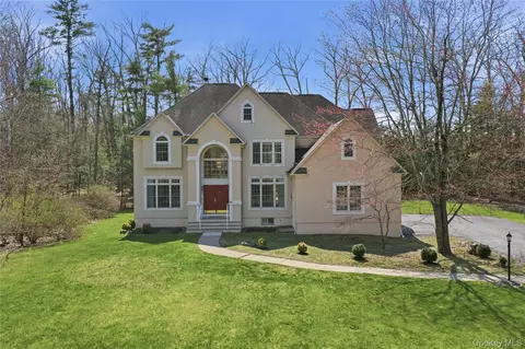45 Tall Oaks Dr, Ulster, NY 12401