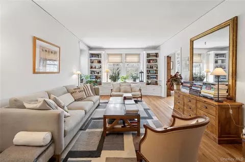 9 Tanglewylde Ave #4B, Bronxville, NY 10708