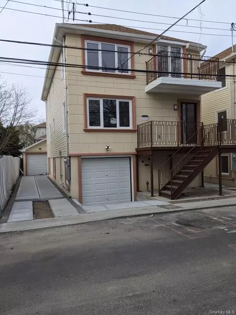 102-31 164th Ave, New York, NY 11414