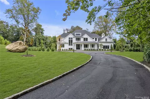 38 Cow Neck Rd, North Hempstead, NY 11050