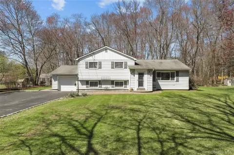 2378 Pine Grove Ct, Yorktown, NY 10598