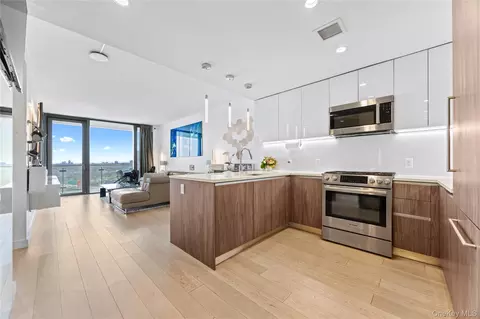 13101 40th Rd #PENTHOUSE 3T, Flushing, NY 11354