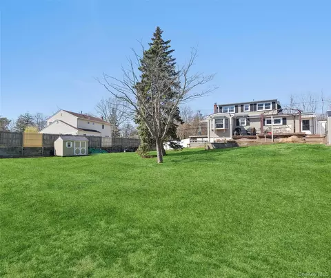 184 Smith Rd, Lake Ronkonkoma, NY 11779