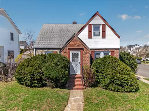 1217 Hillside Ave, New Hyde Park, NY 11040