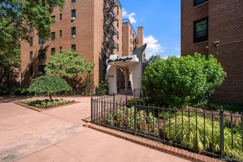 139-15 83rd Ave #330, New York, NY 11435