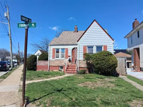2 Fordham Pl, Hempstead, NY 11550