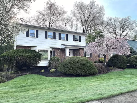 44 Ruth Dr, Clarkstown, NY 10956