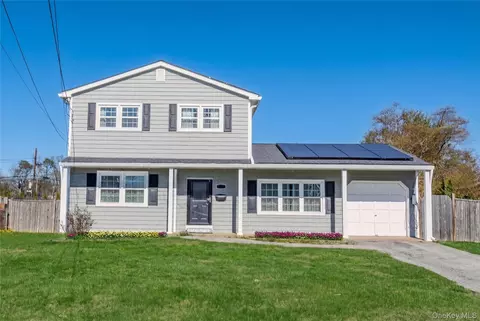 15 New York Ave, Deer Park, NY 11729