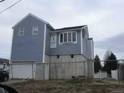 60 Meister Blvd, Freeport, NY 11520