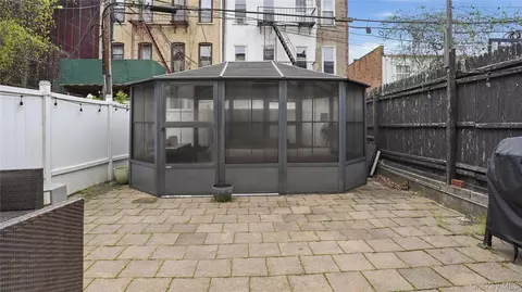 Exterior - 253 Cornelia St, Brooklyn, NY 11221 photo 3 of 4