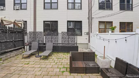 Exterior - 253 Cornelia St, Brooklyn, NY 11221 photo 2 of 4