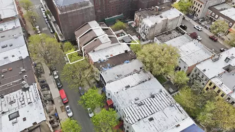 View/Area - 253 Cornelia St, Brooklyn, NY 11221 photo 2 of 4
