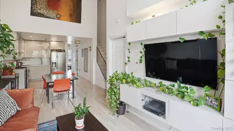 Living - 253 Cornelia St, Brooklyn, NY 11221 photo 1 of 9