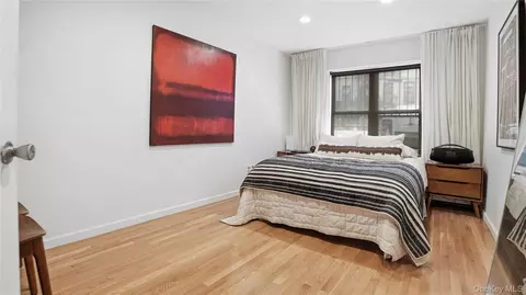 Bedroom - 253 Cornelia St, Brooklyn, NY 11221 photo 2 of 4