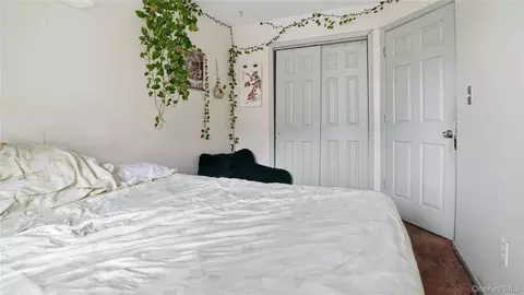 Bedroom - 253 Cornelia St, Brooklyn, NY 11221 photo 4 of 4