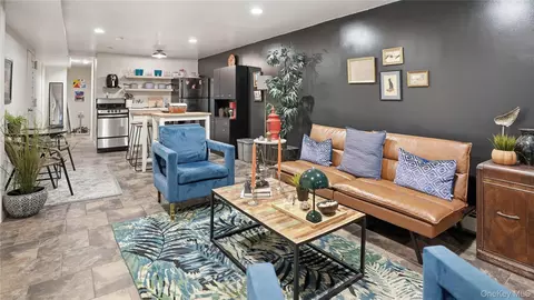 Living - 253 Cornelia St, Brooklyn, NY 11221 photo 6 of 9