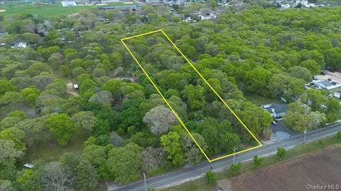 203 N Washington Ave, Centereach, NY 11720