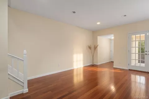 9555 115th St, South Richmond Hill, NY 11419