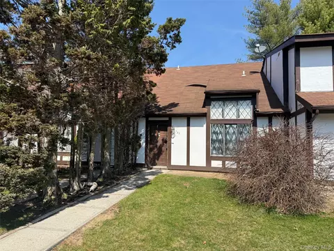 137 Fieldstone Ct, Middle Island, NY 11953