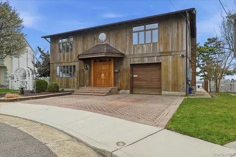 648 Nassau Ave, Freeport, NY 11520