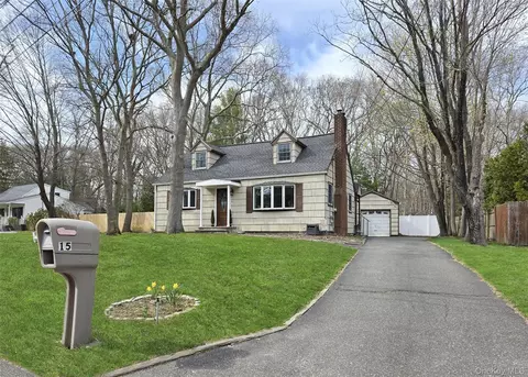 15 Wrana St, Medford, NY 11763