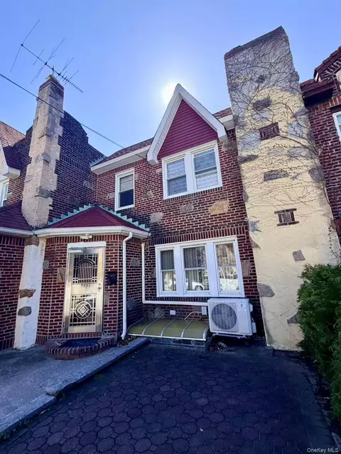 4716 189th St, Flushing, NY 11358