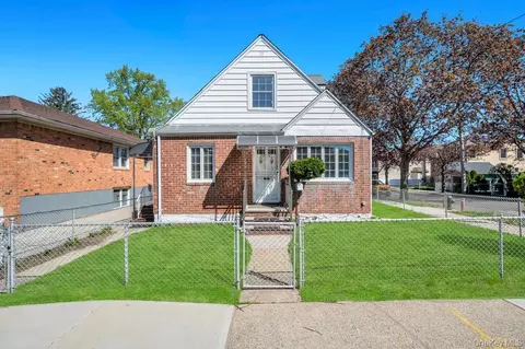 25719 87th Rd, New York, NY 11001