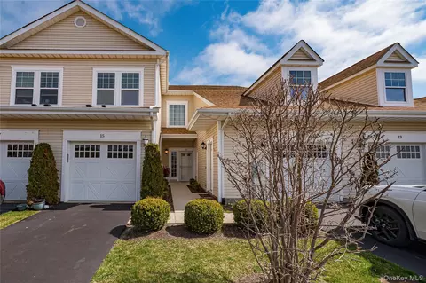 15 Cricket Ct, Shirley, NY 11967