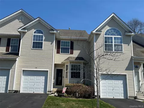 118 Kettles Ln, Medford, NY 11763