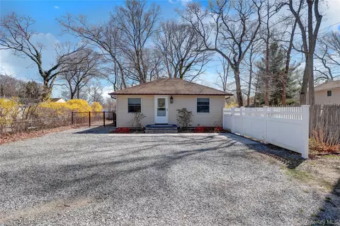 183 Lake Ave, Saint James, NY 11780