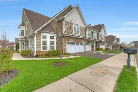 35 Wolfe Cir, Clarkstown, NY 10994
