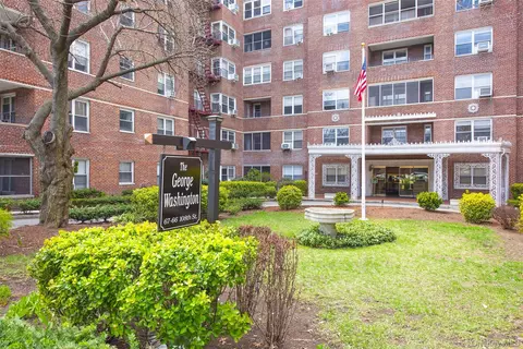 67-66 108 St #B64, Forest Hills, NY 11375