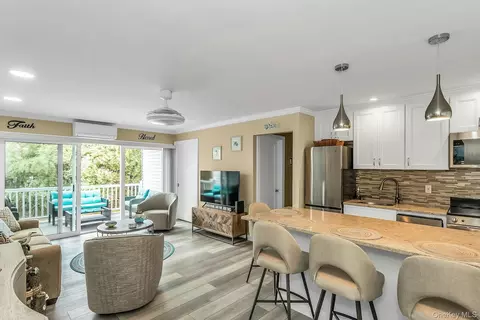 281 Dune Rd #18A, Westhampton Beach, NY 11978