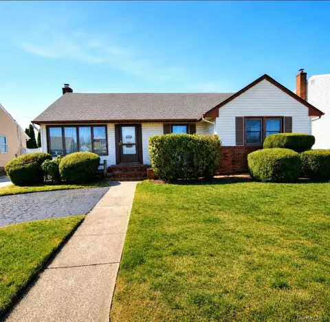 3030 N Jerusalem Rd, Wantagh, NY 11793
