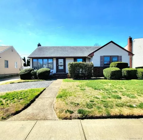 3030 N Jerusalem Rd, Wantagh, NY 11793