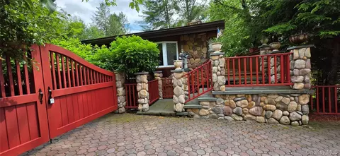 12 Donenfeld Dr, Bethel, NY 12749
