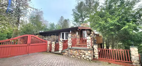 12 Donenfeld Dr, Swan Lake, NY 12783