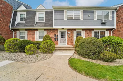 103 Doxbury Ln, Ramapo, NY 10901