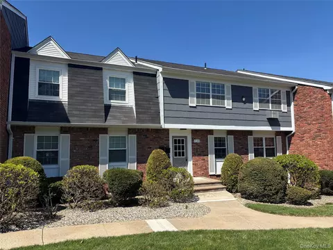 103 Doxbury Ln, Ramapo, NY 10901